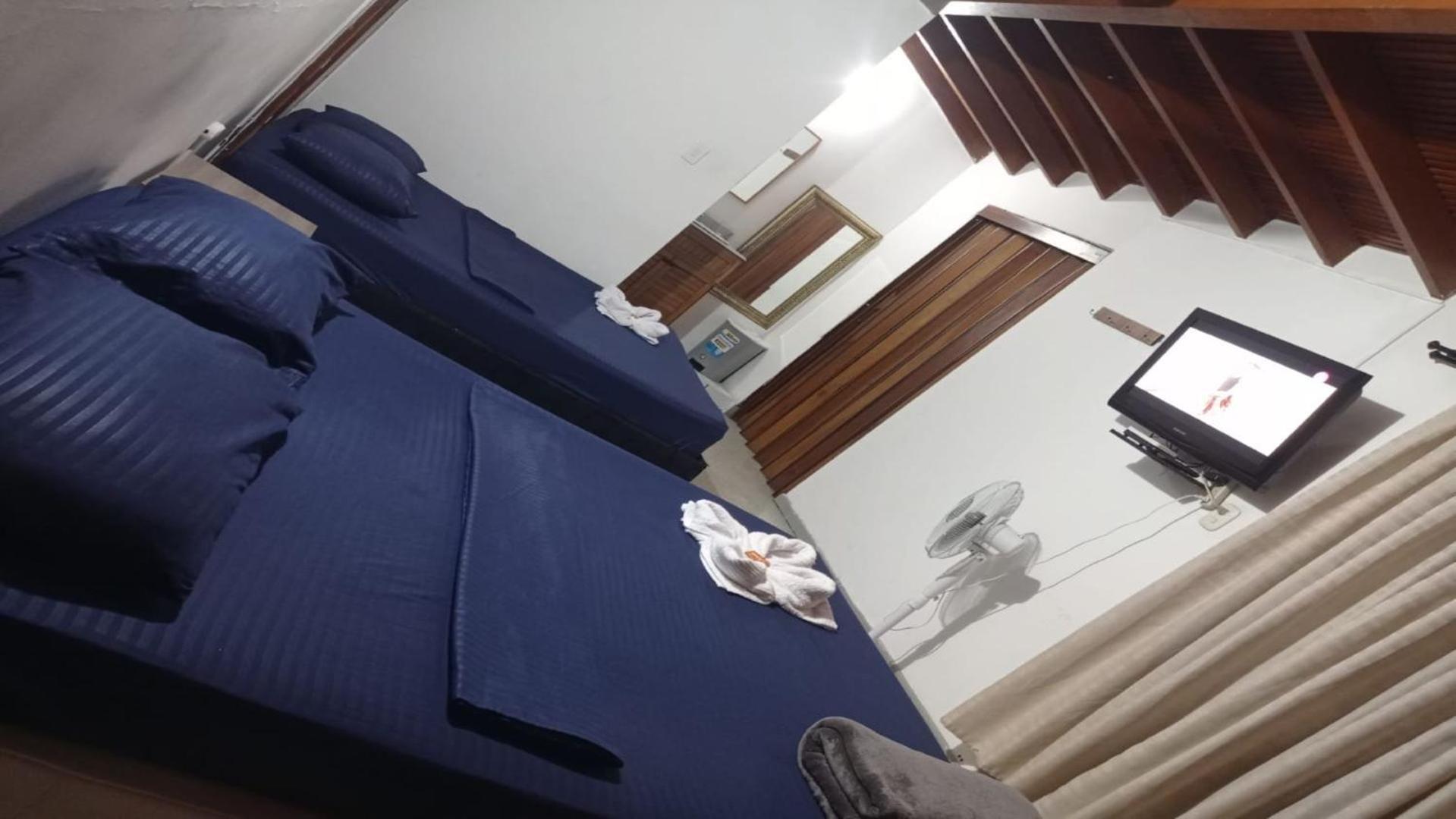 Hostal Yellow House *